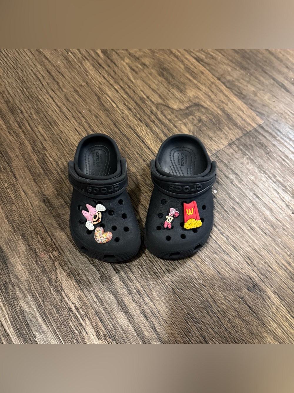 CROCS Kids' Black Clogs with Minnie Mouse and Toy Charms Size 7C